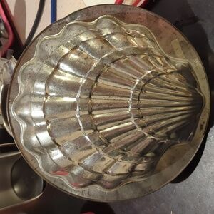 Antique Shell Cake Pan